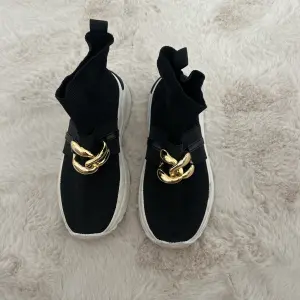 Women's shoes
