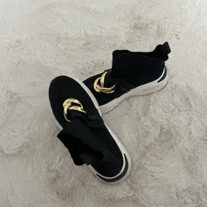 Women's shoes