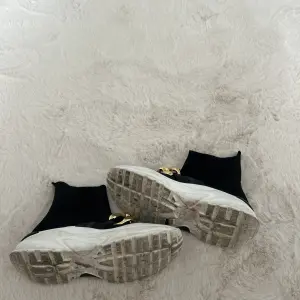 Women's shoes