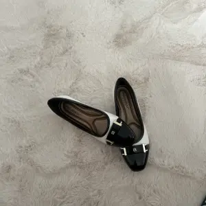 Women's shoes