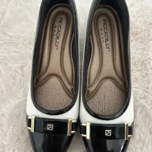 Women's shoes
