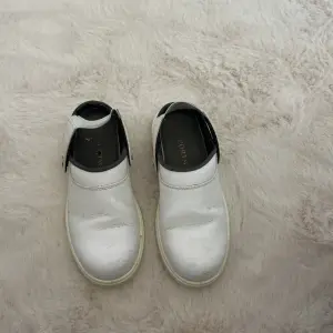 Women's work shoes