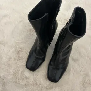 Boots for women