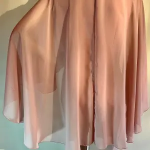 Suit with Fluid Cover and Embroidery
