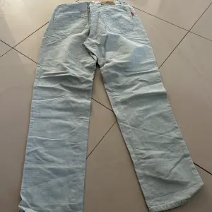 Women's jeans