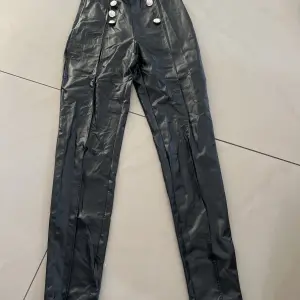 Pantalon en semi-cuir pour femme 