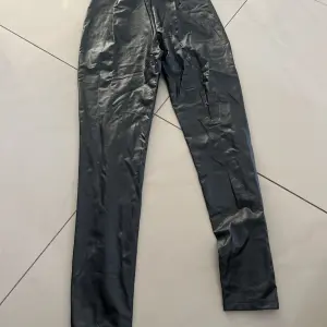 Pantalon en semi-cuir pour femme 
