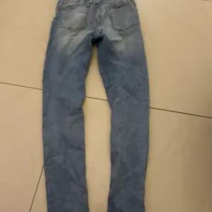 Jeans hole for woman