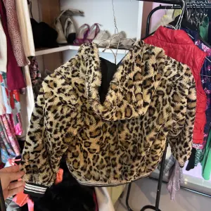Veste en fourrure léopard 