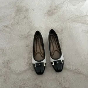 Women's shoes