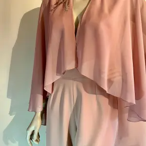 Suit with Fluid Cover and Embroidery