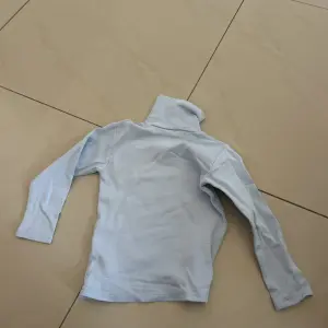 Pull à colle roulé pour fille 